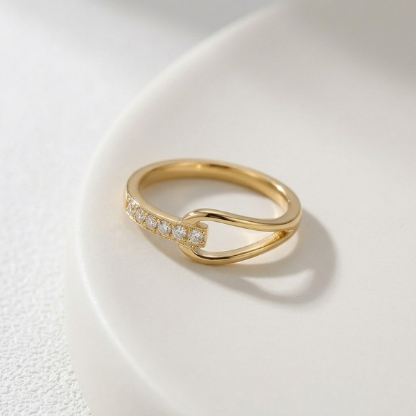 Aveline Crystal Curve Ring