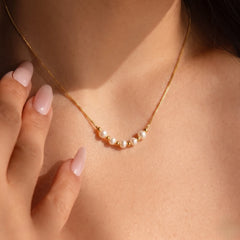 Pearlisse Arc Necklace