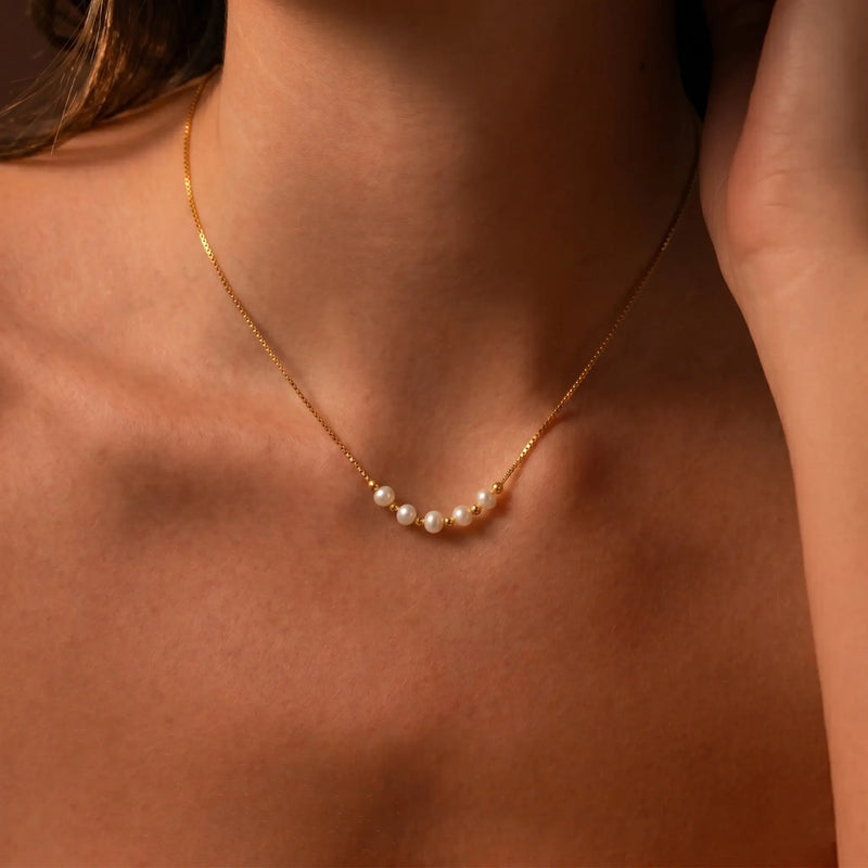 Pearlisse Arc Necklace