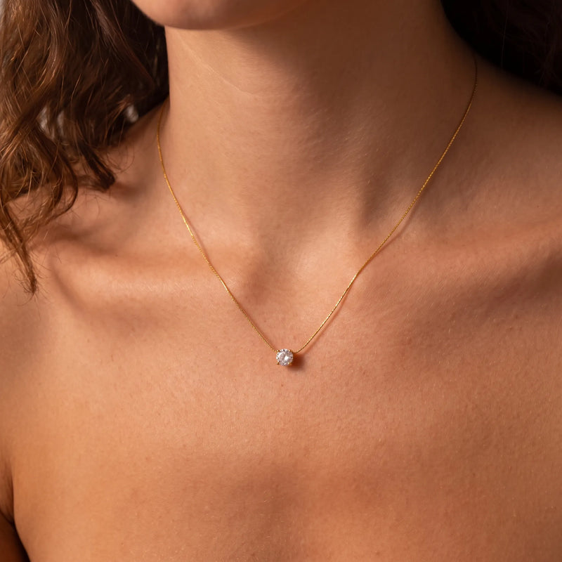 Round solitaire pendant necklace in gold tone, product photo 1