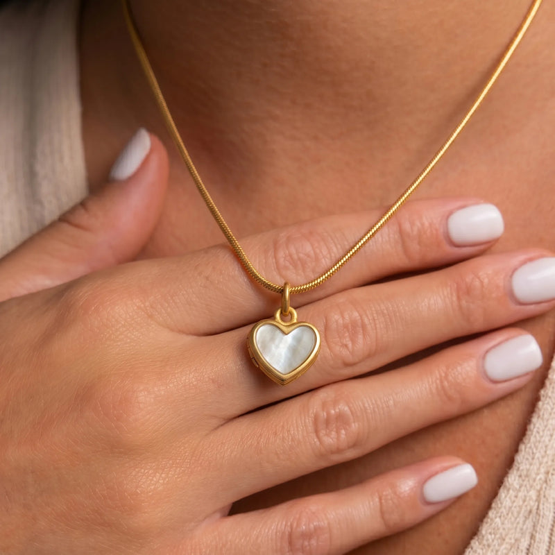 Luna Heart Shell 18k Necklace